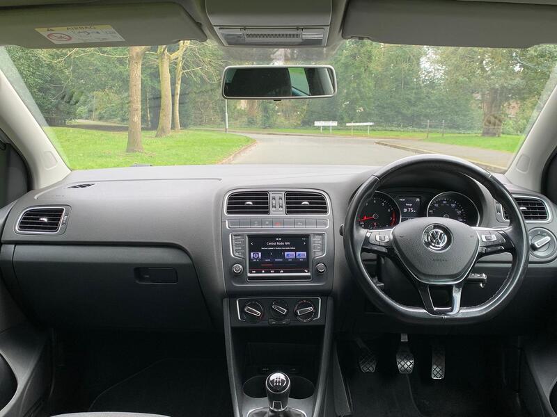 VOLKSWAGEN POLO