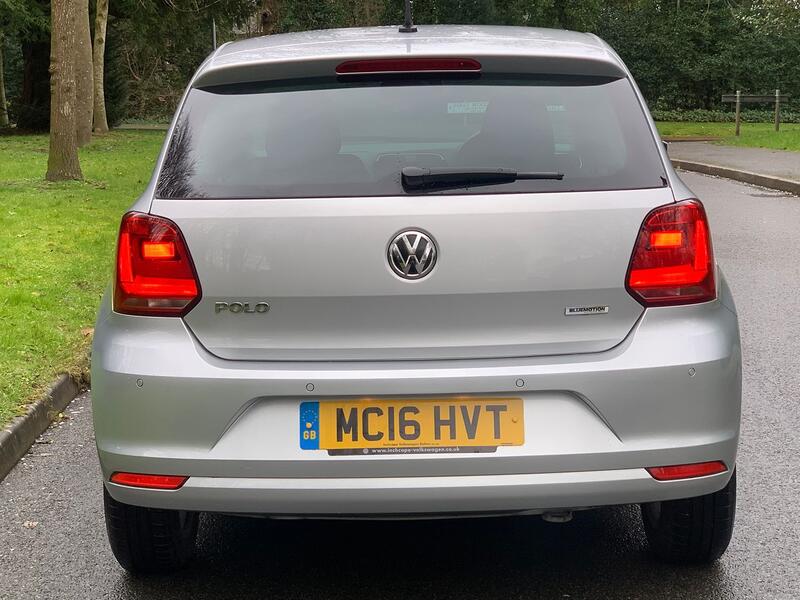 VOLKSWAGEN POLO