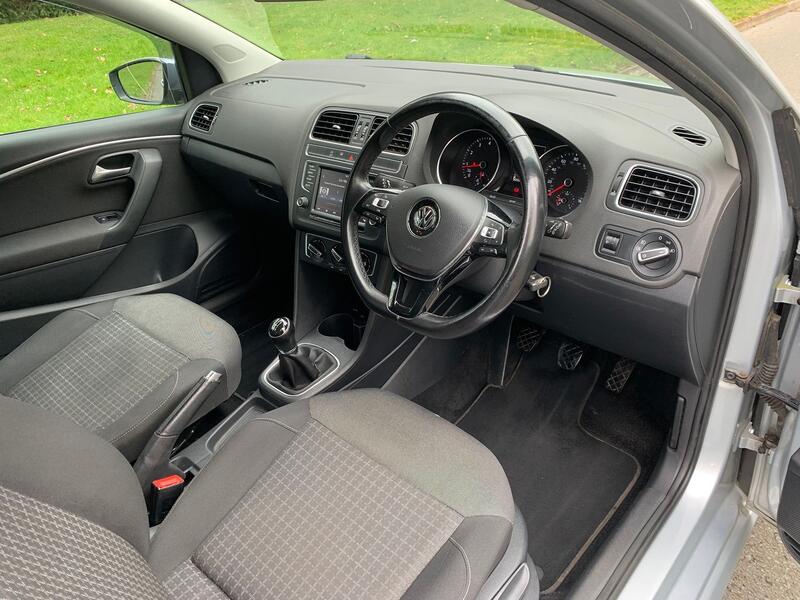 VOLKSWAGEN POLO