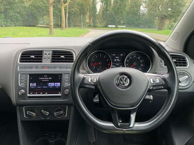 VOLKSWAGEN POLO